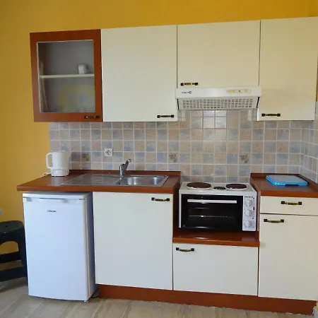 Eleni & Christopher Apartments Apartment